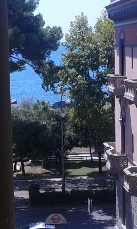 In Via Roma Bed & Breakfast ซาแลร์โน ภายนอก รูปภาพ