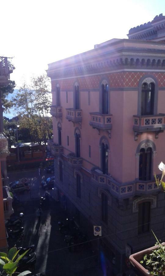 In Via Roma Bed & Breakfast ซาแลร์โน ภายนอก รูปภาพ